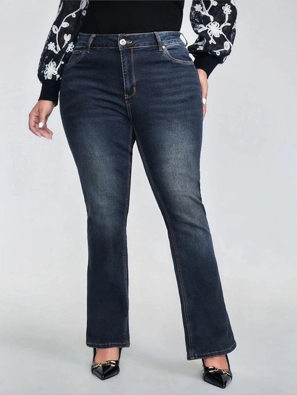 BloomChic Plus Size 3XL Thigh-Friendly Stretchy Flared Jeans us22